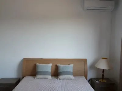 dormitor confortabil cu noptiere inchiriere casa Sector 1 București